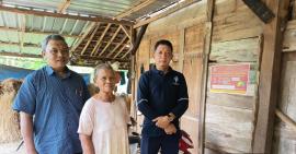 Tingkatkan Transparansi Bansos, Pemerintah Kalurahan Ngipak Mulai Pasang Stiker KPM Tahap Kedua